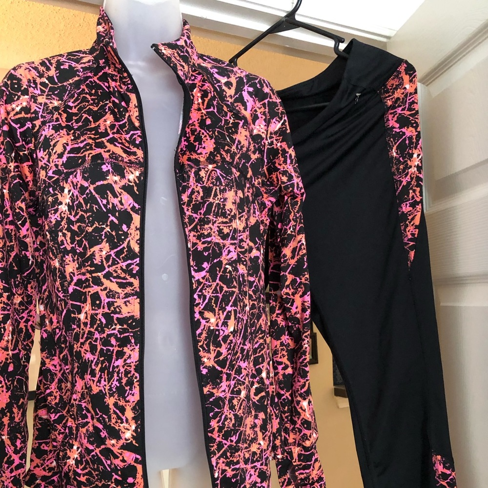 Matching jacket and cropped leggings.